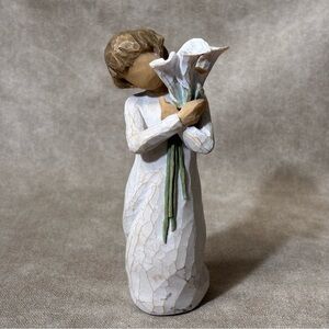 Willow Tree Beautiful Wishes
White Flowers Figurine
Demdaco Susan Lordi - 2010